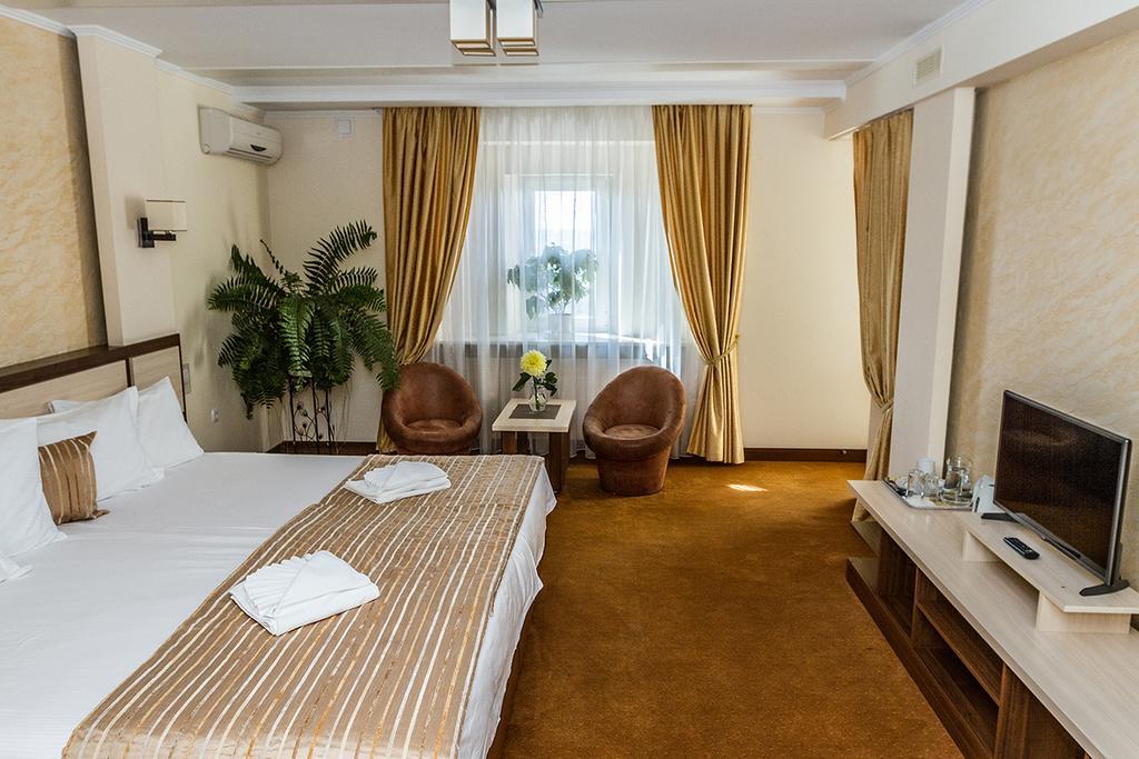 7 Sky Hotel Klinicheskaya Street  Kiev Eksteriør billede