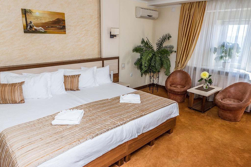 7 Sky Hotel Klinicheskaya Street  Kiev Eksteriør billede