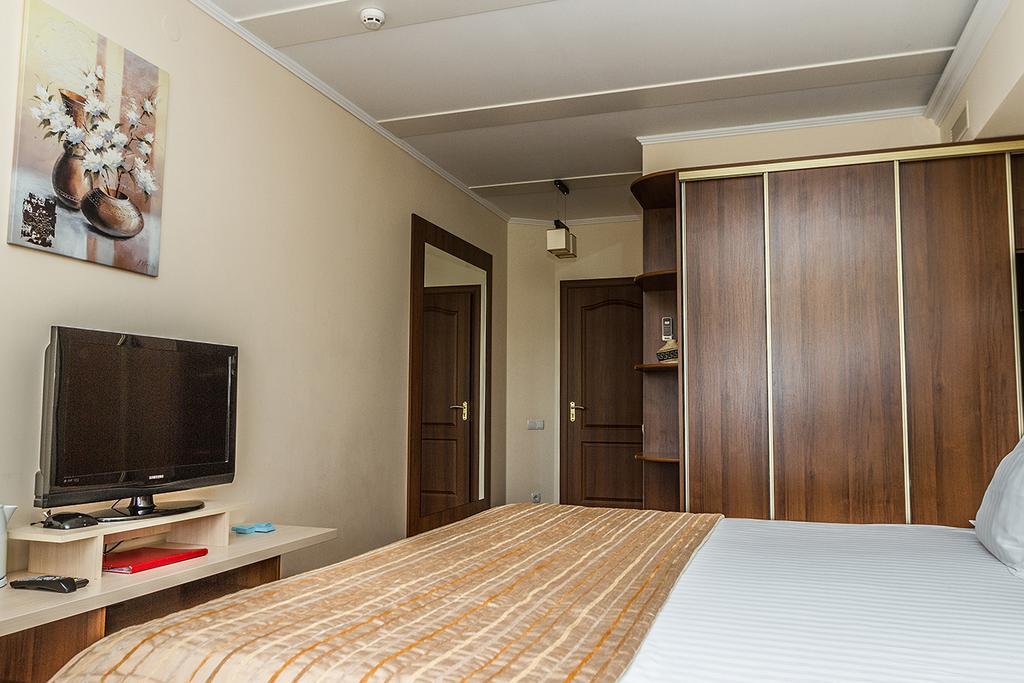 7 Sky Hotel Klinicheskaya Street  Kiev Eksteriør billede