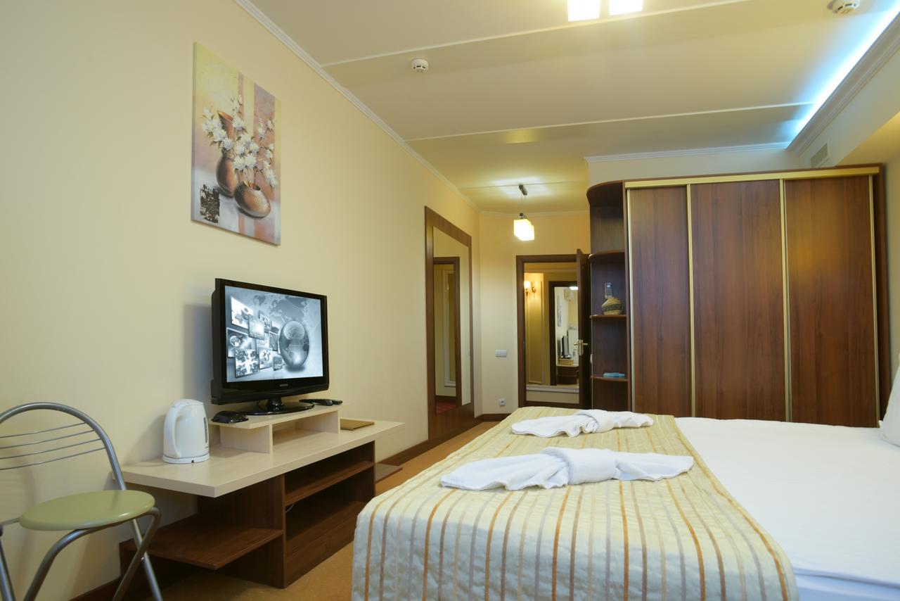 7 Sky Hotel Klinicheskaya Street  Kiev Eksteriør billede