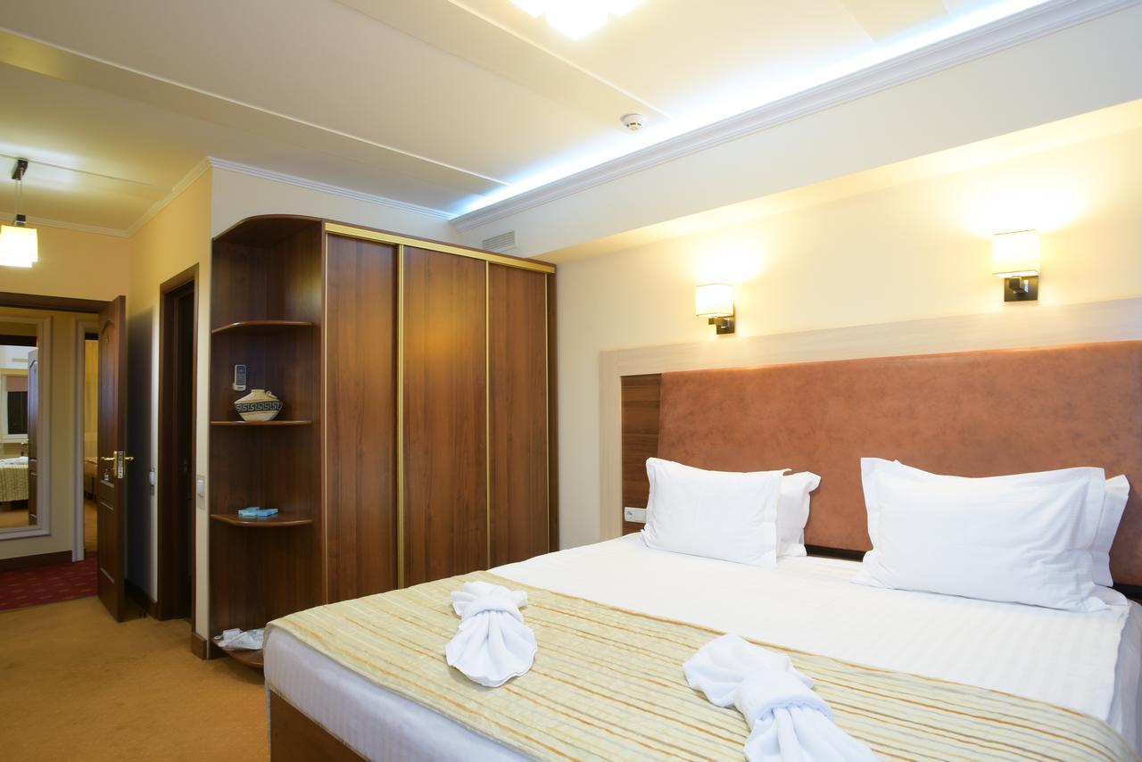 7 Sky Hotel Klinicheskaya Street  Kiev Eksteriør billede