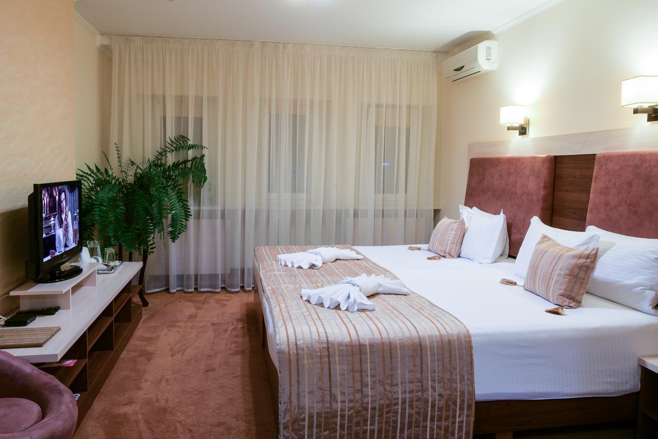 7 Sky Hotel Klinicheskaya Street  Kiev Eksteriør billede
