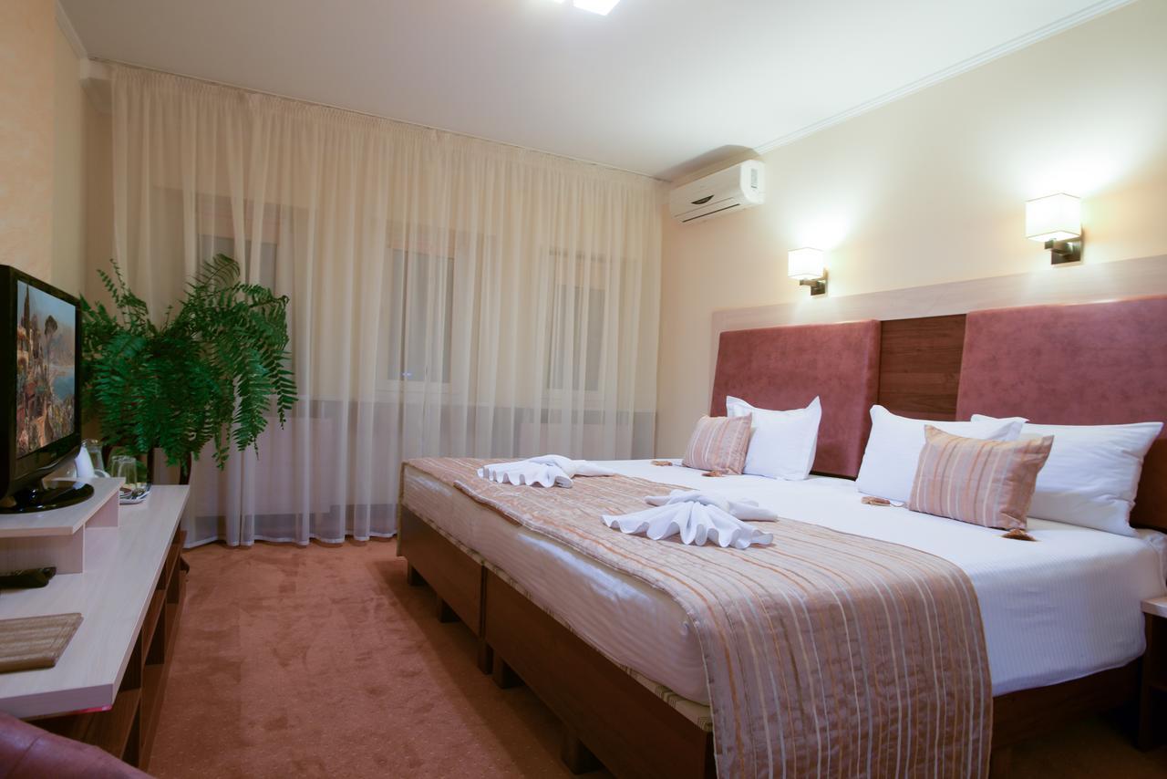 7 Sky Hotel Klinicheskaya Street  Kiev Eksteriør billede
