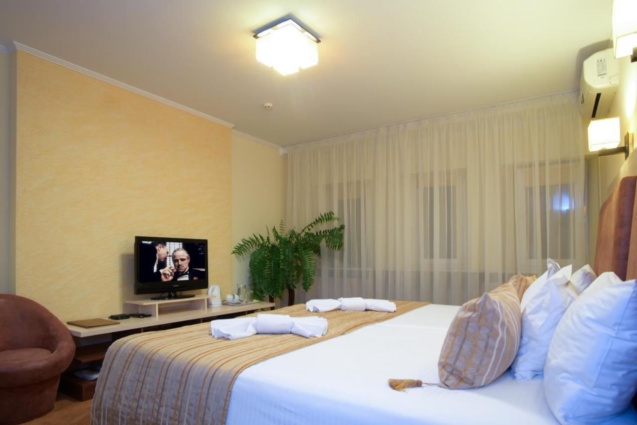 7 Sky Hotel Klinicheskaya Street  Kiev Eksteriør billede