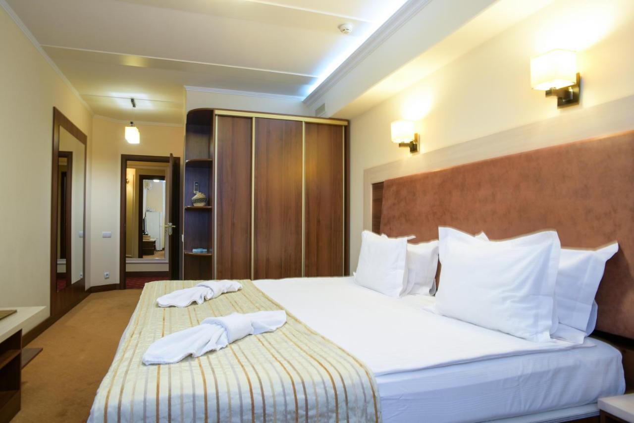7 Sky Hotel Klinicheskaya Street  Kiev Eksteriør billede