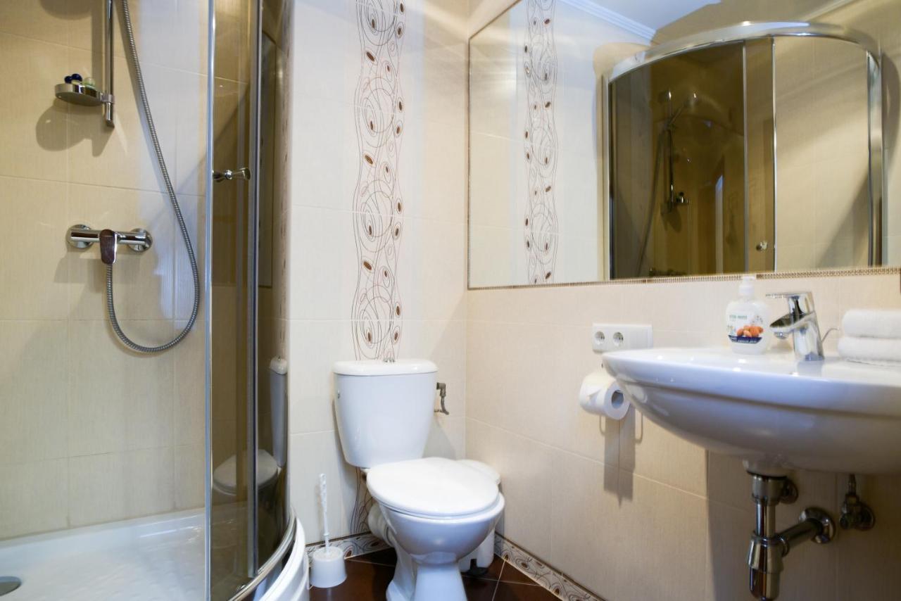 7 Sky Hotel Klinicheskaya Street  Kiev Eksteriør billede