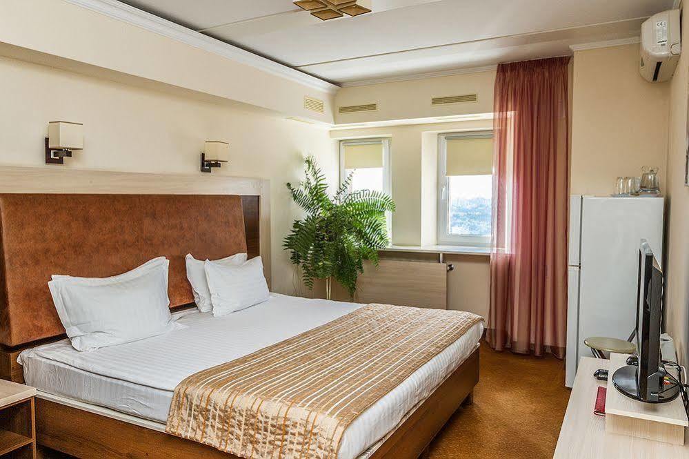 7 Sky Hotel Klinicheskaya Street  Kiev Eksteriør billede
