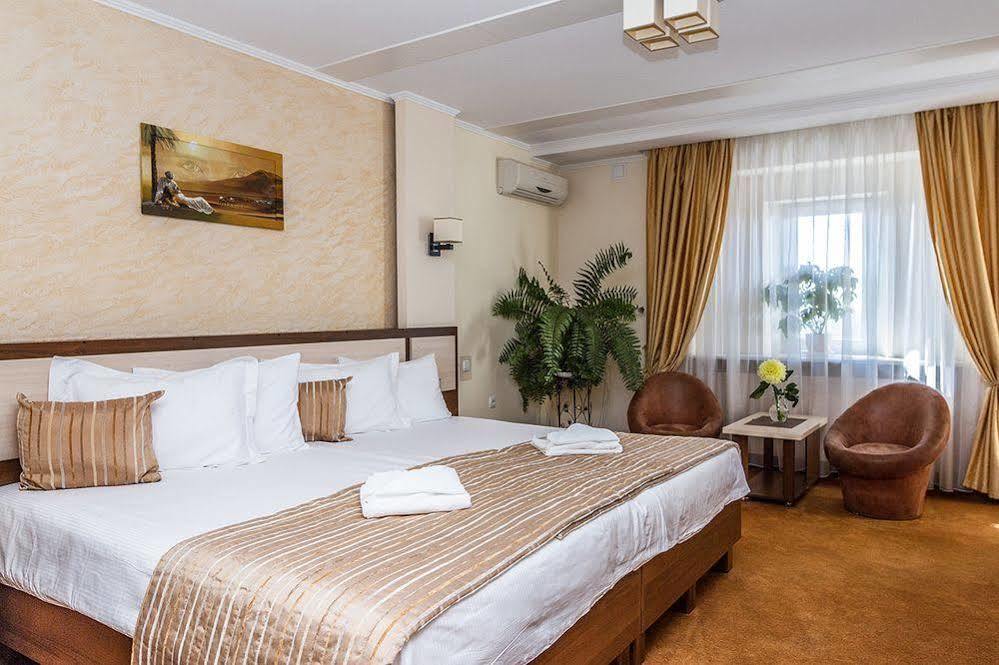 7 Sky Hotel Klinicheskaya Street  Kiev Eksteriør billede