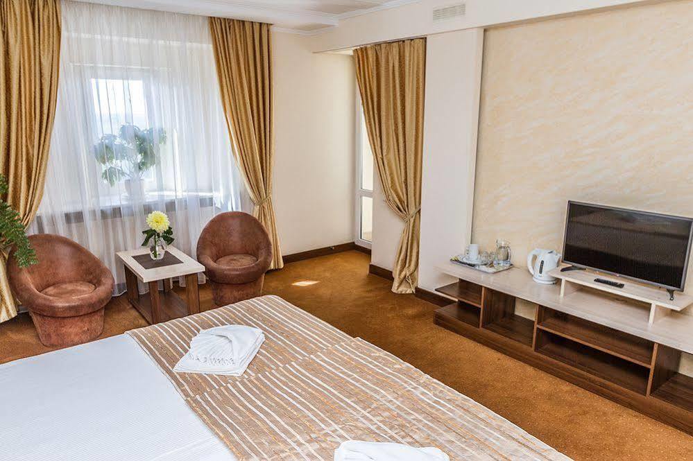 7 Sky Hotel Klinicheskaya Street  Kiev Eksteriør billede