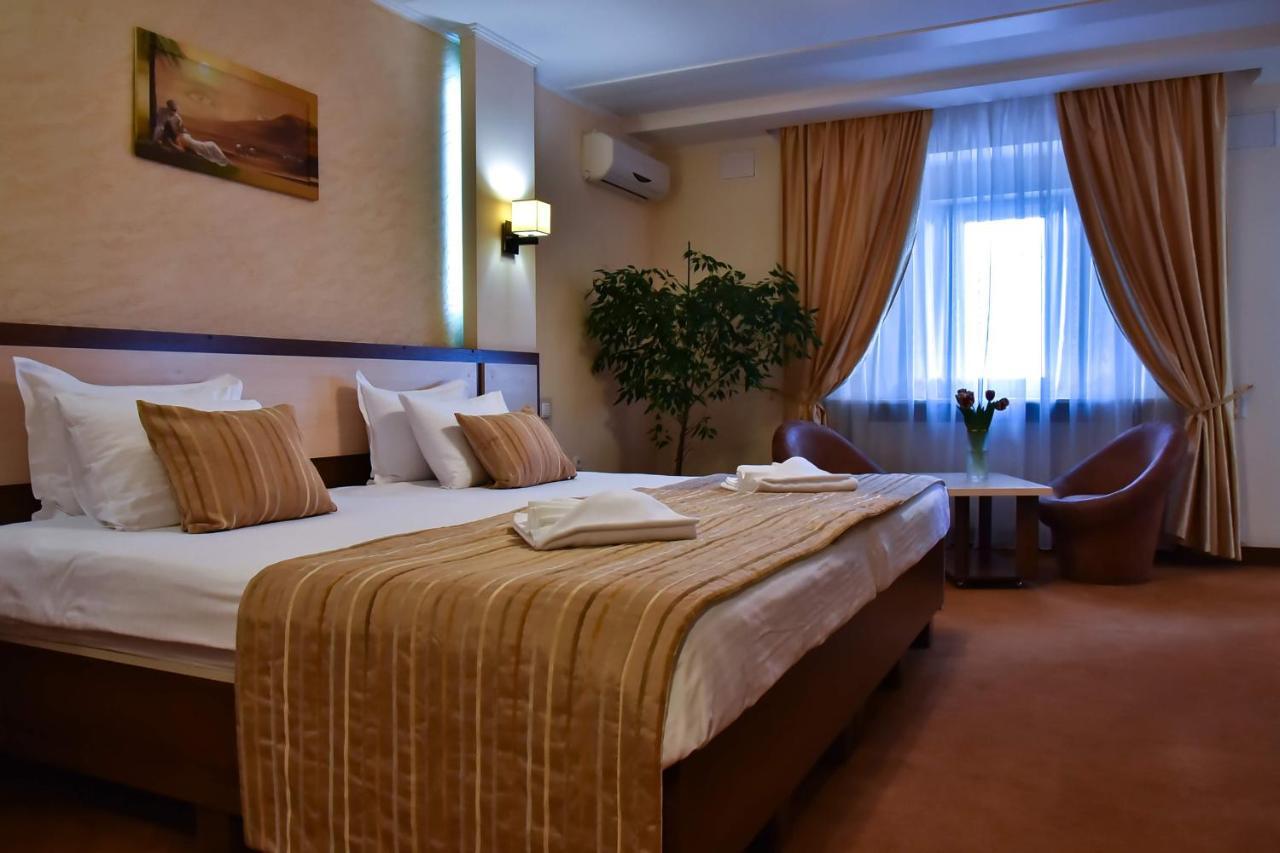 7 Sky Hotel Klinicheskaya Street  Kiev Eksteriør billede