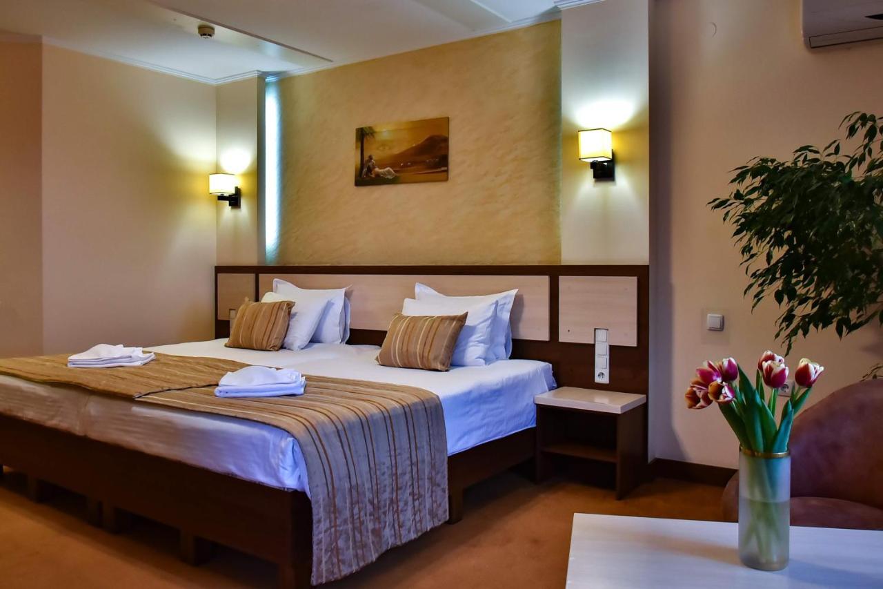 7 Sky Hotel Klinicheskaya Street  Kiev Eksteriør billede