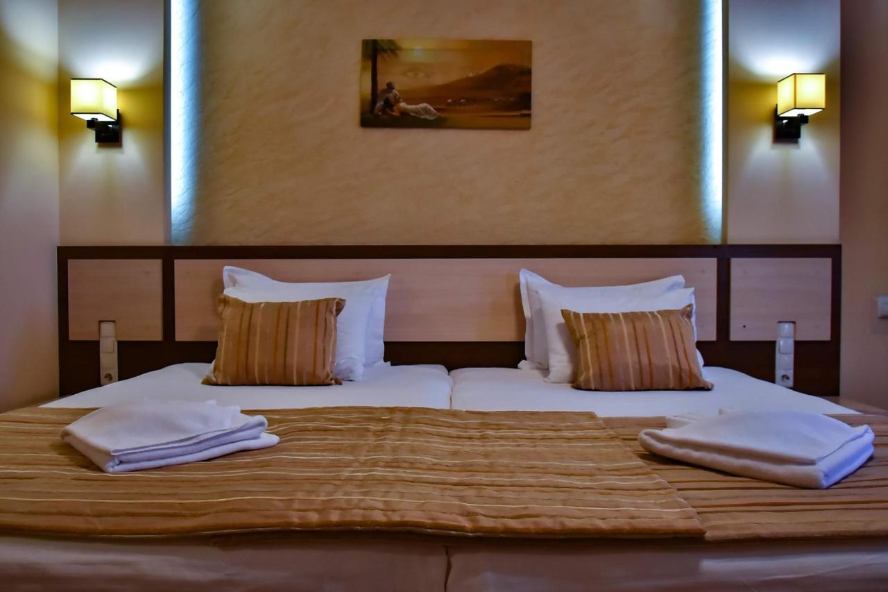 7 Sky Hotel Klinicheskaya Street  Kiev Eksteriør billede